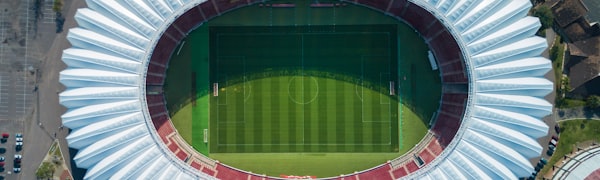 世界杯主办国体育场馆内部全景 - 现代化座椅与顶棚结构