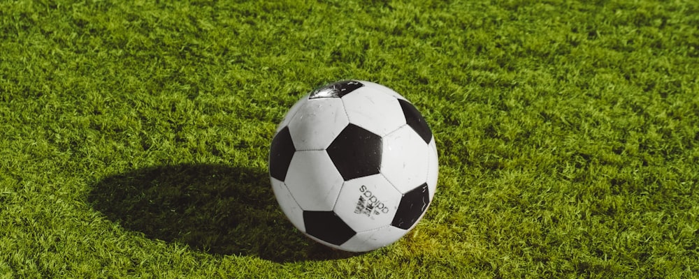 世界杯足球比赛战术板俯瞰图 - 球员位置与跑动路线示意